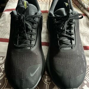 Women’s 10 (mens 8.5) Nike React GORETEX waterproof Black Running Sneakers Shoes